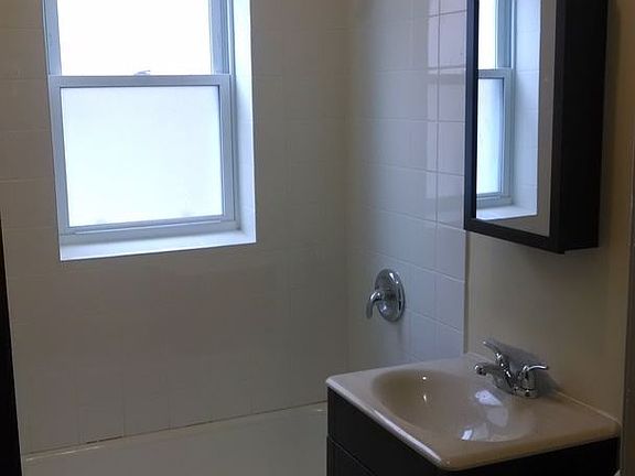 2nd image of 4018.5 W Melrose St #3