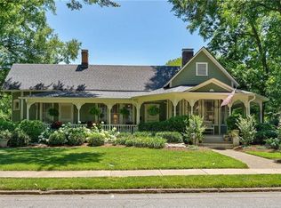 364 6th St NW, Hickory, NC 28601