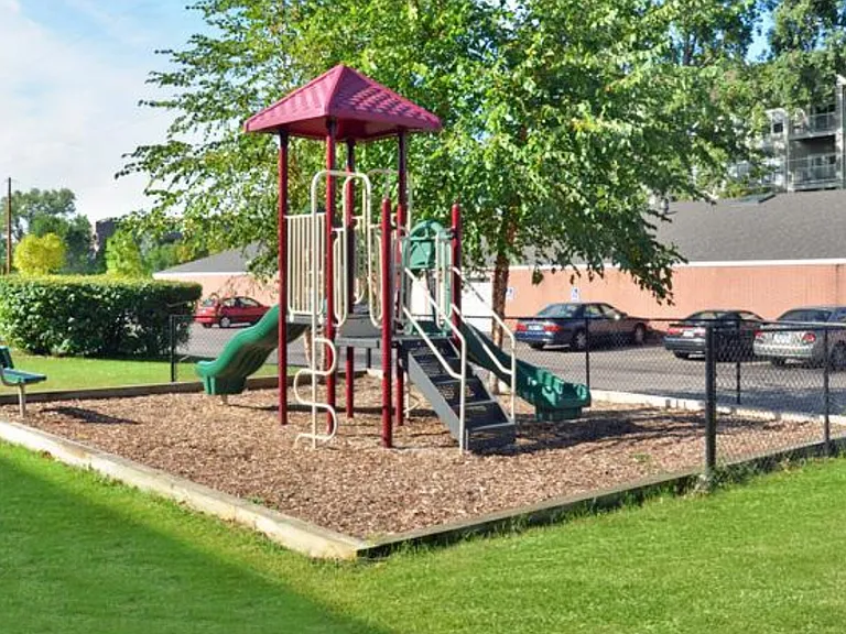 Centennial Commons — Photo 11