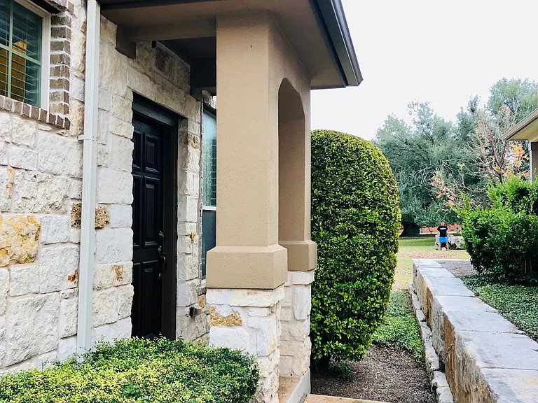 Front entrance, private porch area