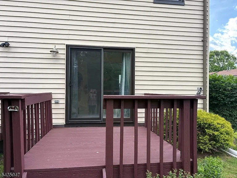 131 Locust Ct — Photo 11