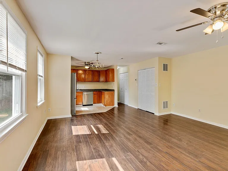 109 1/2 E Reed Ave — Photo 10