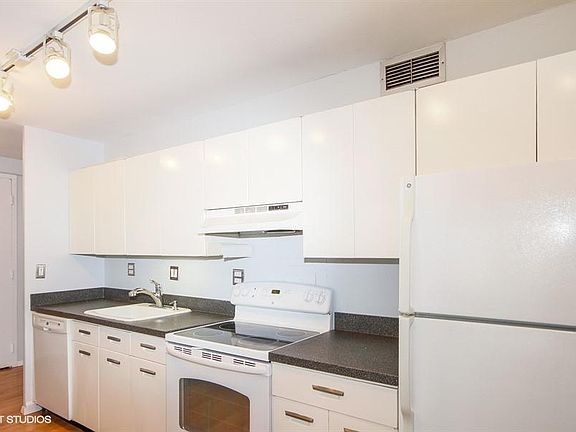 5th image of 330 W Diversey Pkwy APT 1904