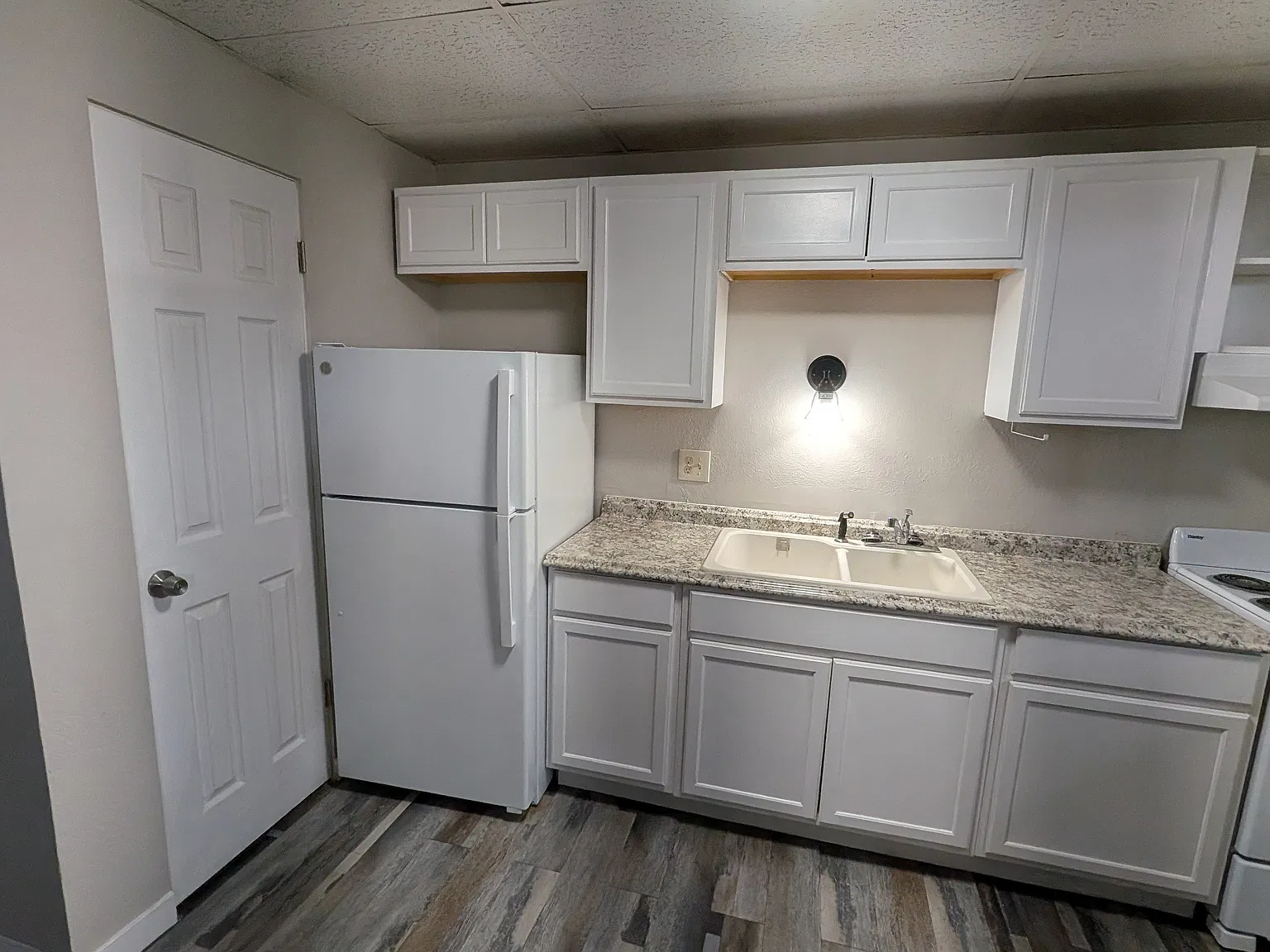 1 bed, 400 sqft, $905 — Photo 1