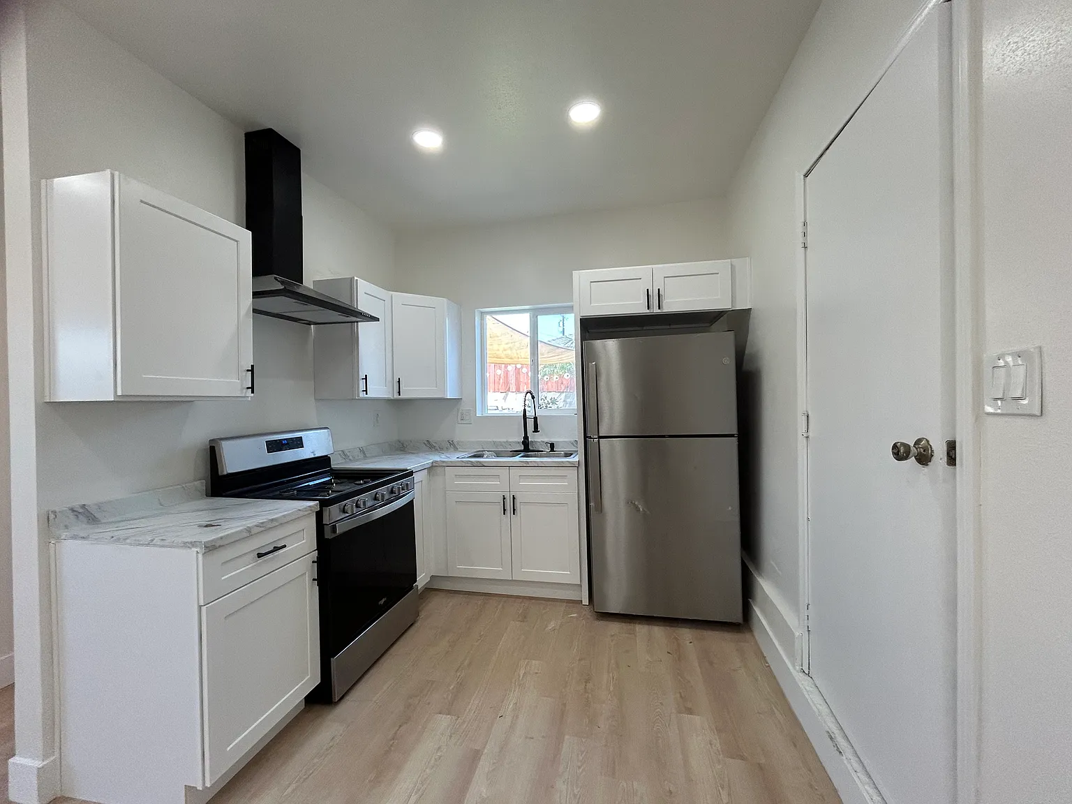 3 bed, 1121 sqft, $1,625 — Photo 2