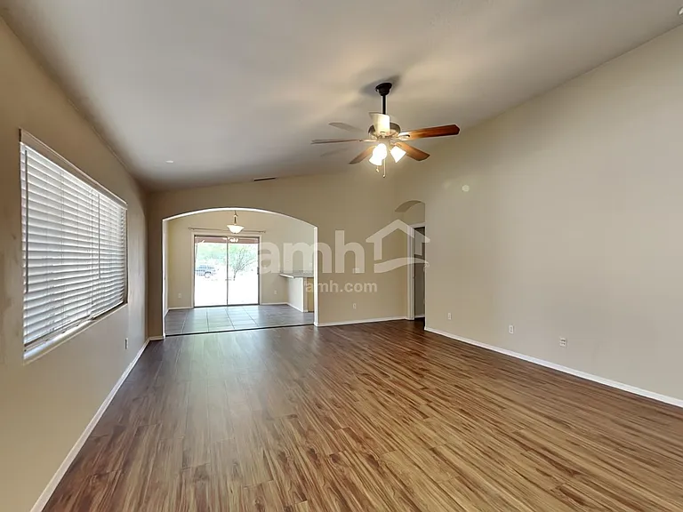 5354 W Jessica Ln — Photo 5