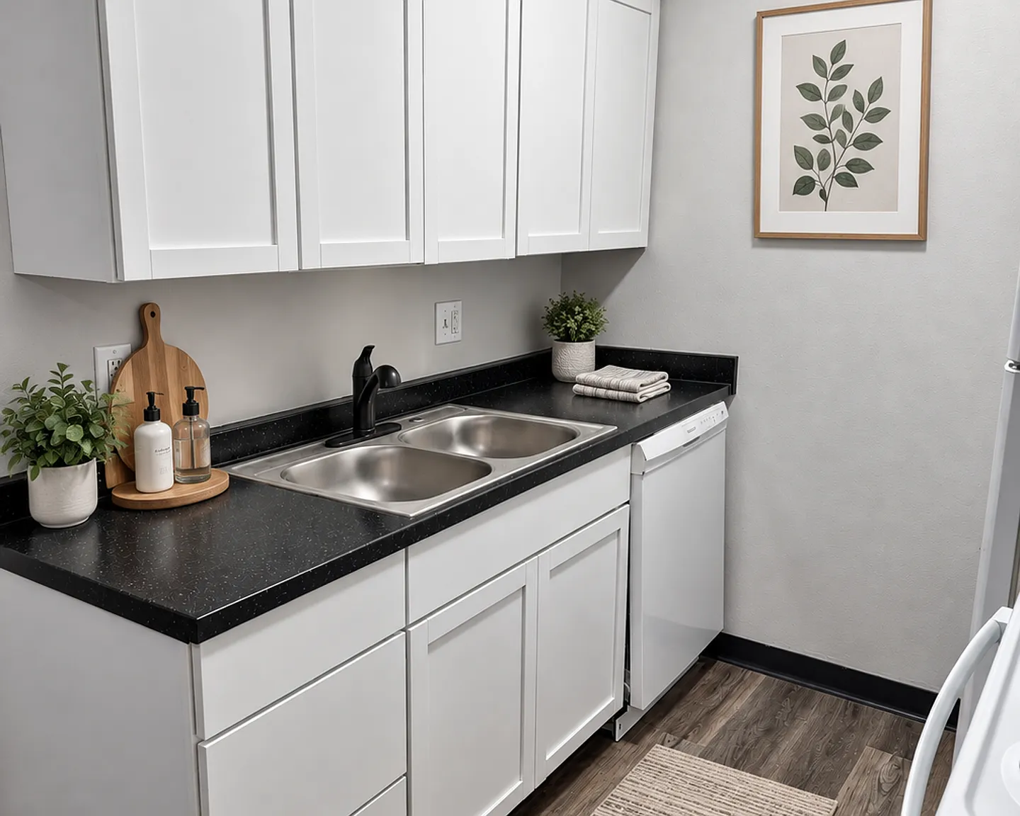 Candlelite Apartments — Photo 1