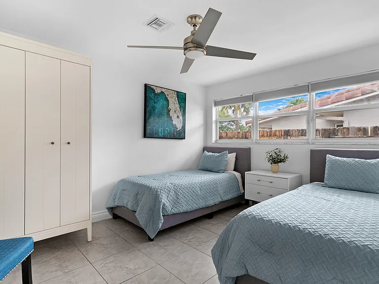 1418 NE 57th Pl — Photo 21