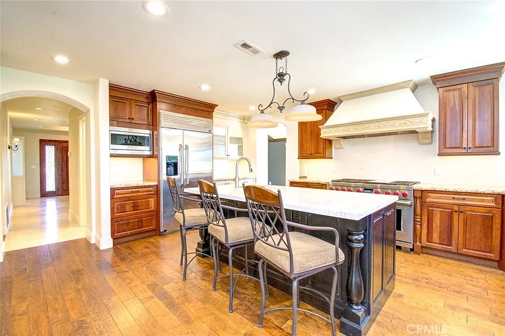 4 bed, 3493 sqft, $8,000 — Photo 4