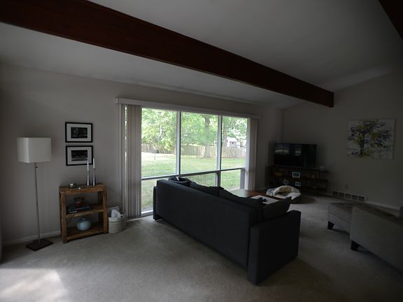 2nd image of 556 Sandalwood Dr