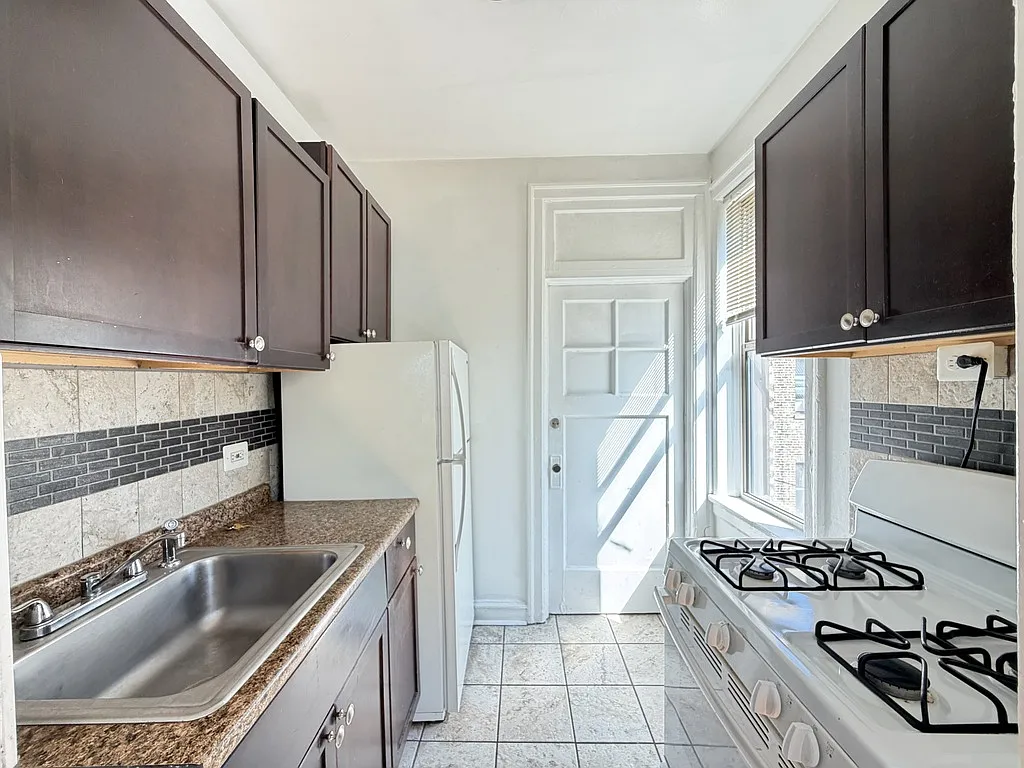 Noteworthy 1 Bed, 1 Bath at Estes + Glenwood (Rogers Park) — Photo 2