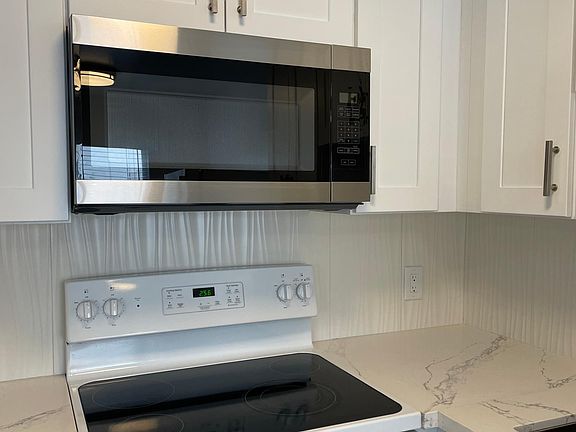 2nd image of 2820 Malabar Ave APT 2