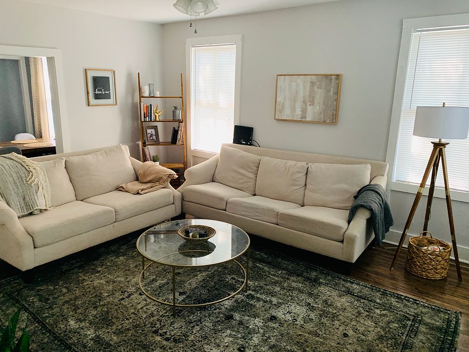 Living room
*furniture not included for staging purposes