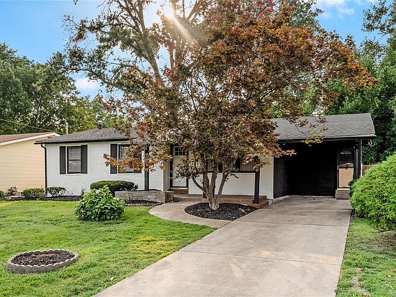 2nd image of 2225 Collier Dr