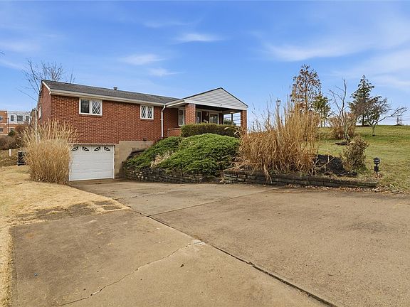 2nd image of 3464 Pleasantvue Dr