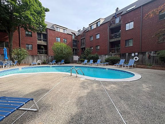 3rd image of 666 Main St APT 211