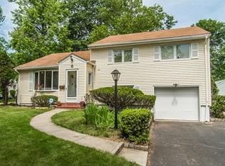 6 N Ridge Rd, Livingston, NJ 07039