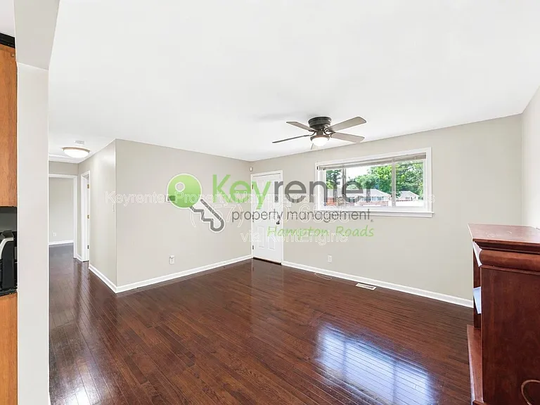 543 McLean St — Photo 7