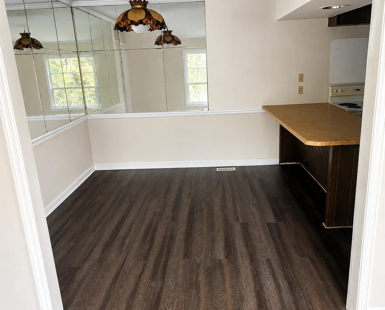Studio, $950 — Photo 1