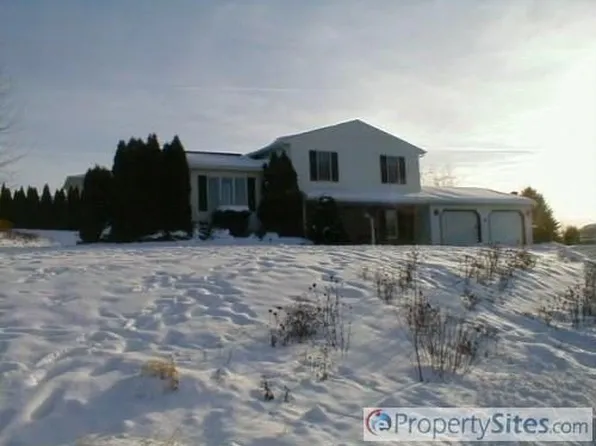 3016 Woods Edge Dr, Bloomsburg, PA 17815