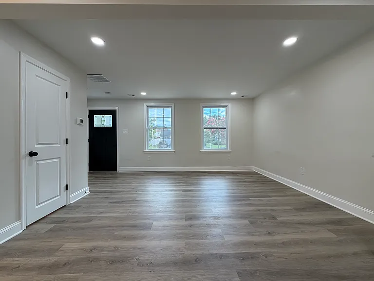 413 Evans Ave — Photo 5