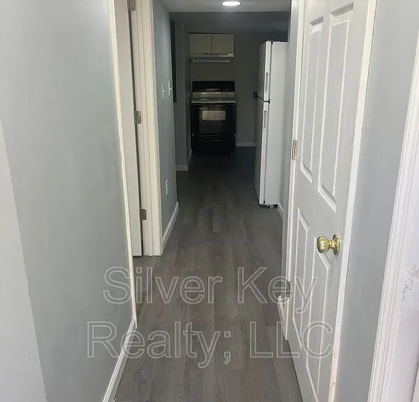 154 S Jackson St #C — Photo 2