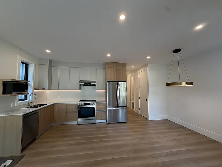 9X3 Westmount Dr — Photo 1