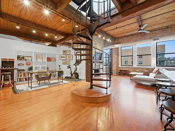 5th image of 913 W Van Buren St APT 7B