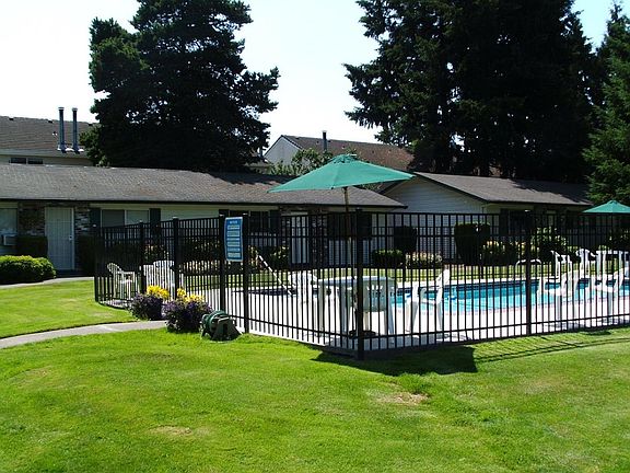 Heated Seasonal Pool