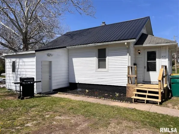 826 N Charles St, Macomb, IL 61455