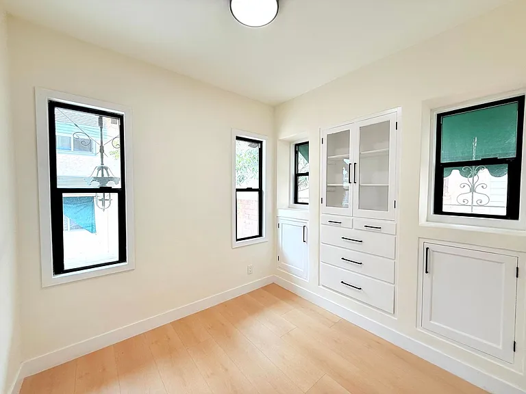 6130 Whitsett Avenue — Photo 15