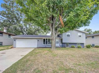 2480 He Nis Ra Ln, Green Bay, WI 54304