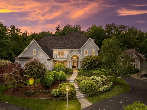 8 Chablis Court, Bedford, NH 03110