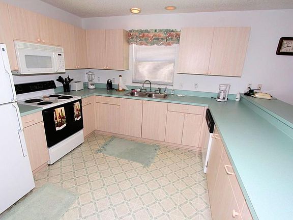 3rd image of 2027 Alfredo Ave