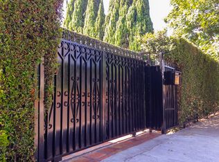 8984 Lloyd Pl, West Hollywood, CA 90069