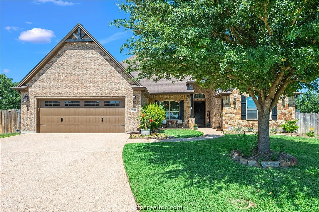 4 bed, 2304 sqft, $3,100 — Photo 1