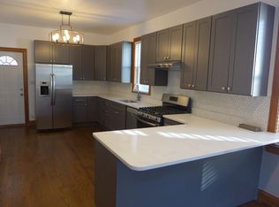 2924 N Lakewood Ave, Chicago, IL 60657