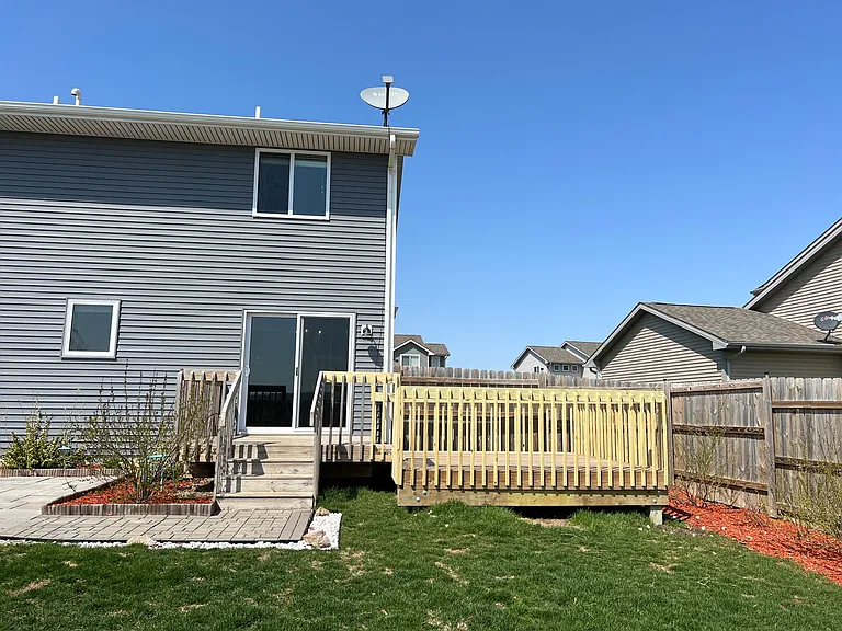 709 37th St SW — Photo 3