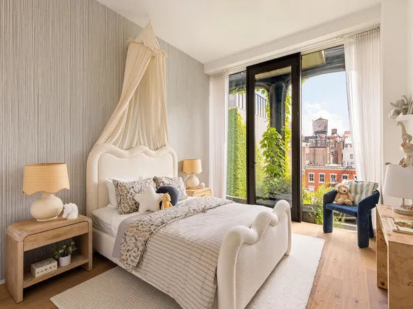 325 West Broadway image 9 of 20