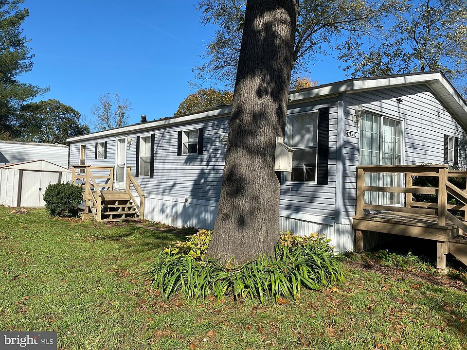1st image of 4745-4745C Flanders Ln