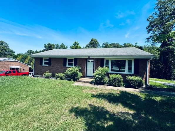 1027 Woodhaven Dr, Bedford, VA 24523