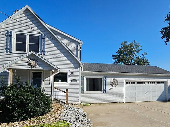 2nd image of 227 Lakeview Dr