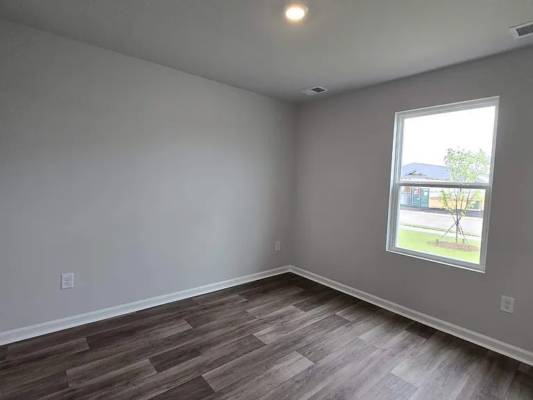 598 Cambria Dr — Photo 13