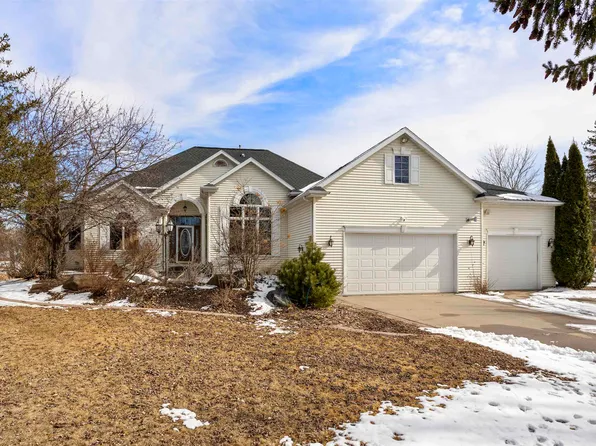 W7590 Robert Ct, Hortonville, WI 54944