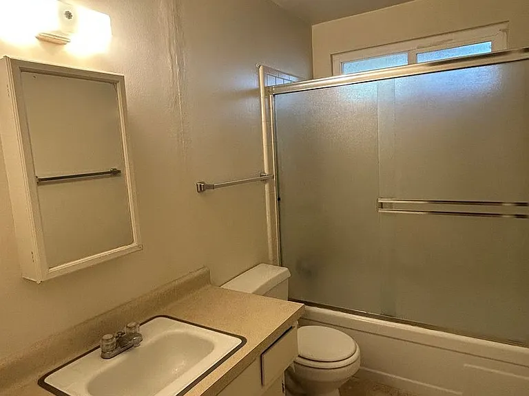 1524 Chestnut Street — Photo 10