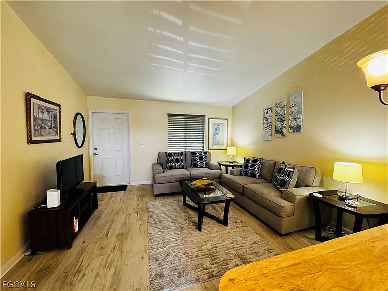 4903 Vincennes St #212 — Photo 4