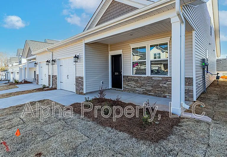 371 Highline Trl — Photo 1