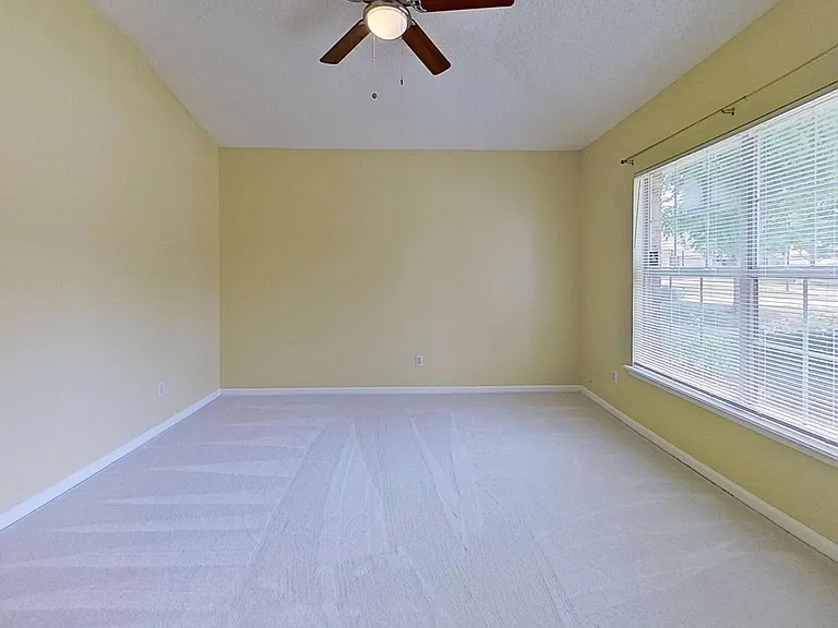 12404 Hatton Chase Ln W — Photo 8