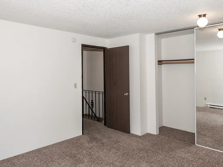 Hallmark Apartments — Photo 14