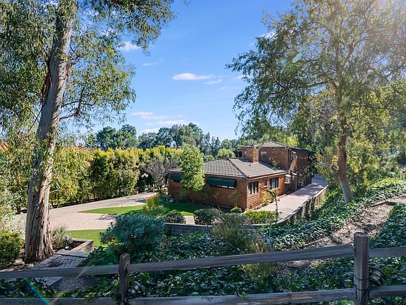 Huge 24,557sf woodsy property to roam.